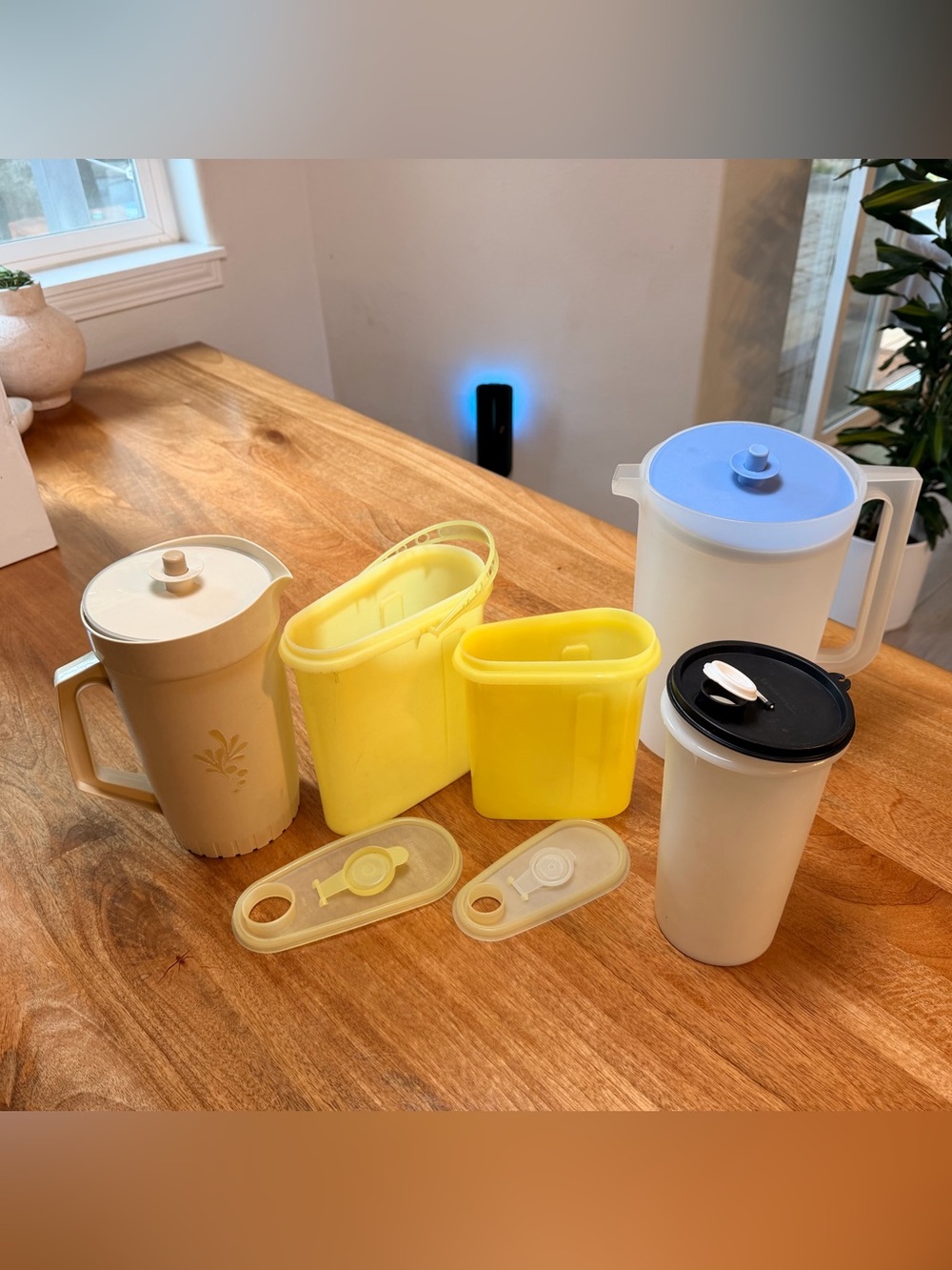 Tupperware Cream and Yellow Beverage and Storage Set